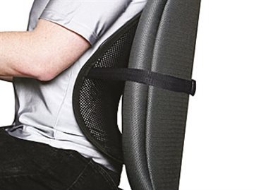 Den ergonomiske bærbare rygstøtte sættes nemt på kontorstolen